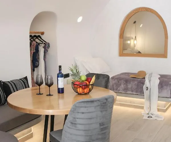 Luxury Canava Emporio (Santorini)